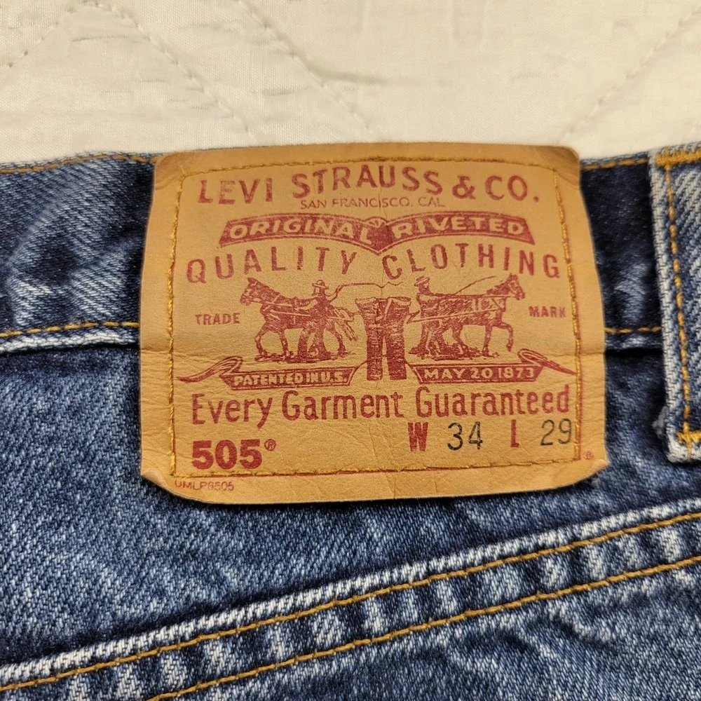 Levis Classic 505 blue jeans w/ paint stains size 34X29